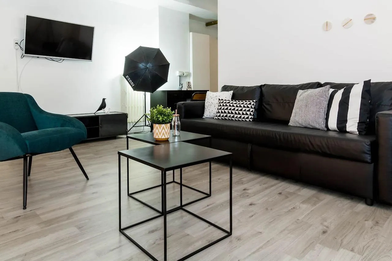 ALTIDO Exclusive Apt for 4 in Navigli near parks Milano Italia